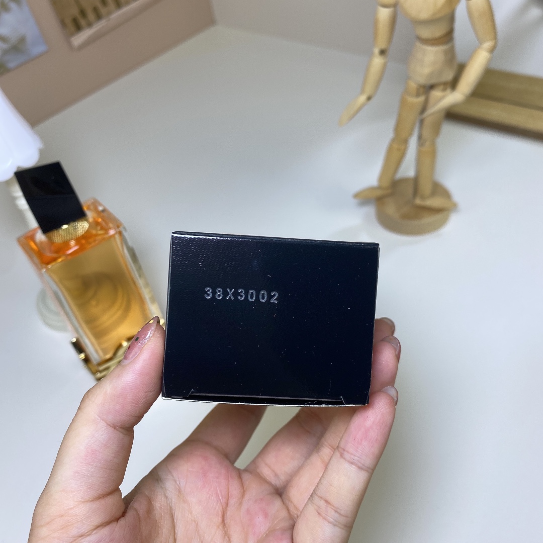 Saint Laurent perfume
